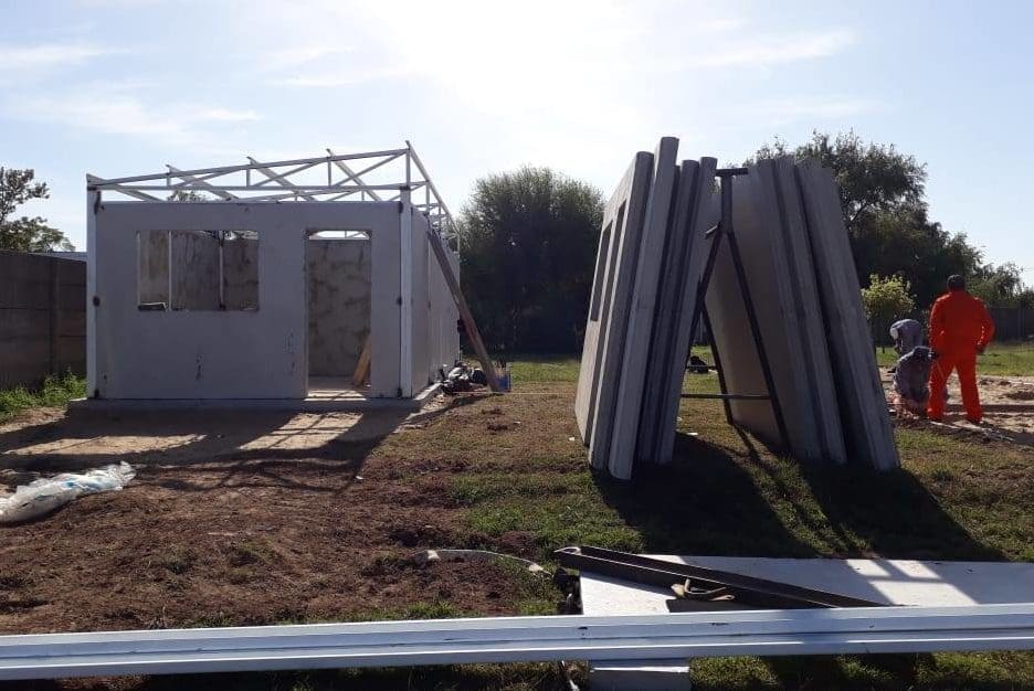 Villa Cañás: El municipio construyó dos viviendas para asistencia social