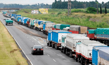 El 80% de los camiones con soja todavía no pasó por los puertos de Rosario