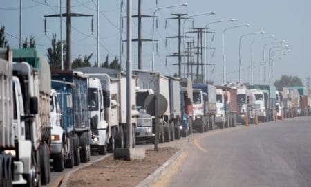Rosario: Miles de camiones en los puertos por la cosecha record