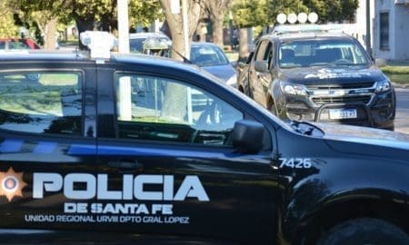 Firmat: La policía rescató a una niña del interior de un comercio