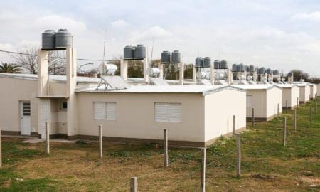 La provincia ya entregó 321 casas equipadas con calefones solares