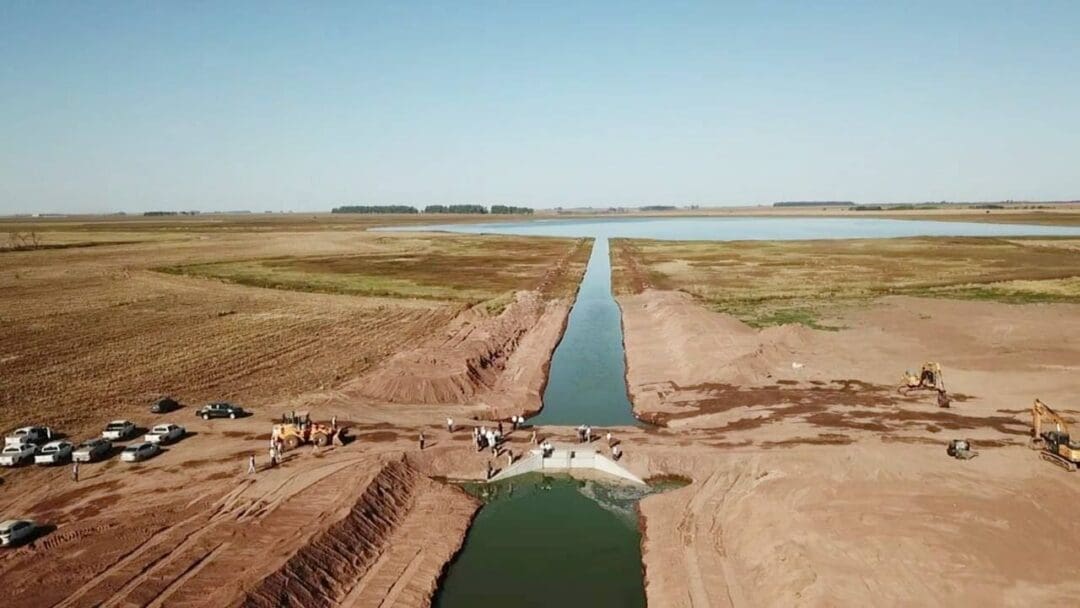 Enrico informó como es la obra en La Picasa para recuperar campos inundados Enrico informó como es la obra en La Picasa para recuperar campos inundados