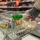 Así son los descuentos a jubilados y titulares de AUH en supermercados y otros rubros