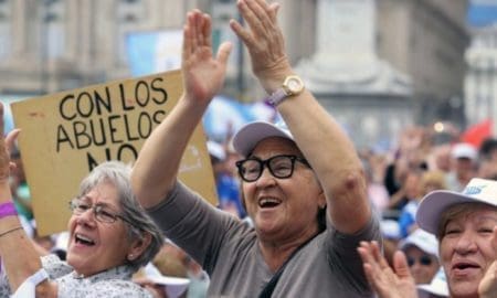 Los jubilados que cobran la mínima recibirán $10.000 adicionales en dos pagos