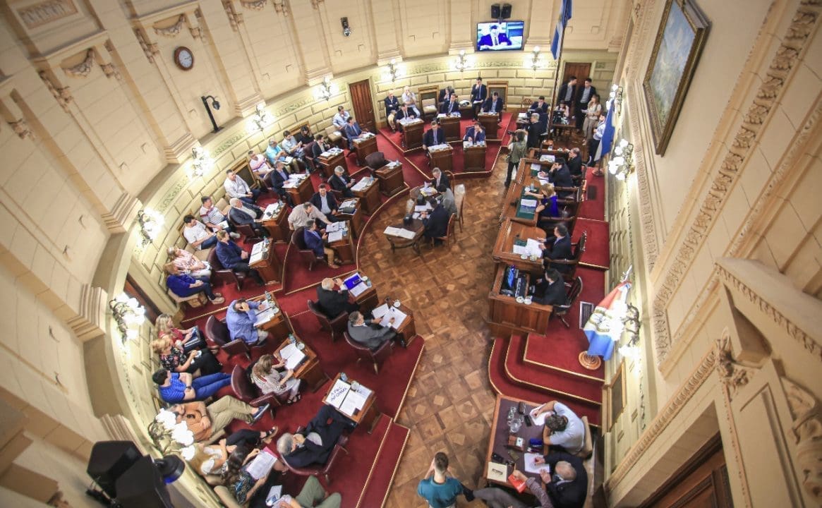 Enrico informó que se aprobó la ley de emergencia en el senado