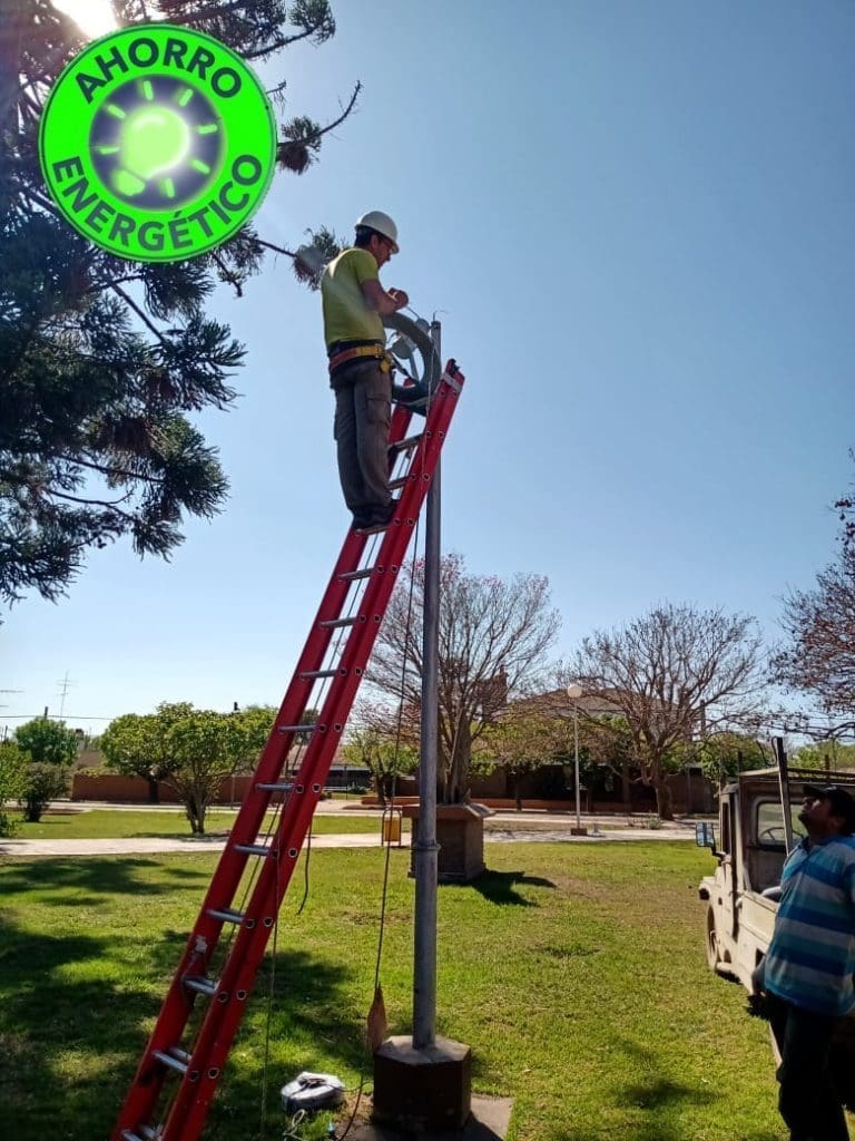 Cafferata: Obra conjunta del senador Enrico y la Comuna para promover el ahorro energético en la Plaza Gálvez