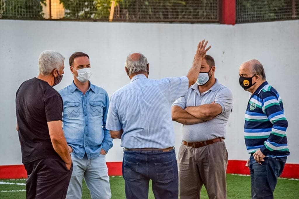 Rufino: El senador Enrico y dirigentes inauguraron la nueva cancha de fútbol 5 del Club Sportivo Ben Hur
