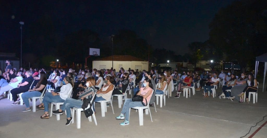 Villa Cañás: Emotiva charla de Lorena Pronsky