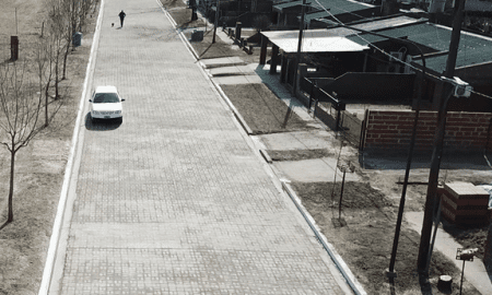 Melincué: Con adoquines de la bloquera comunal se pavimentan calles en San Ubano