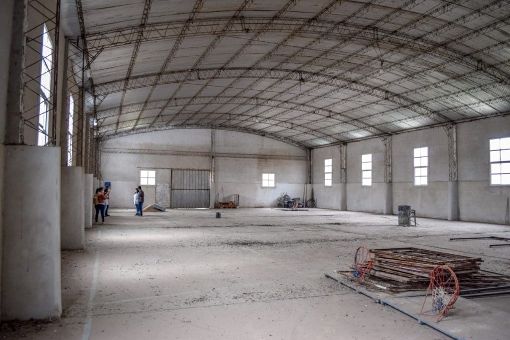 Diego de Alvear: Continúan los avances en el gimnasio de la Escuela Nº 174