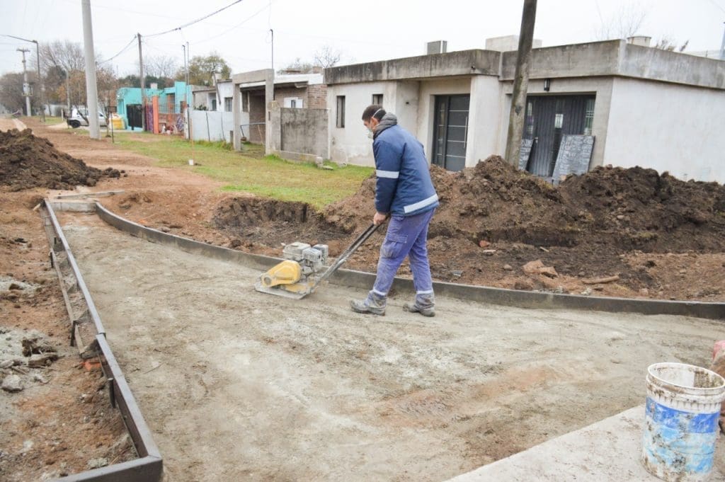 Venado Tuerto: El gobierno de la ciudad avanza con obras de pavimentación y cordón-cuneta en los barrios
