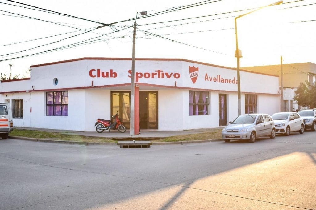 El senador Enrico impulsa charlas sobre adicciones en clubes de la región