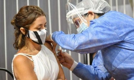Vacuna contra el coronavirus: Cómo diferenciar los efectos secundarios de los signos de alarma