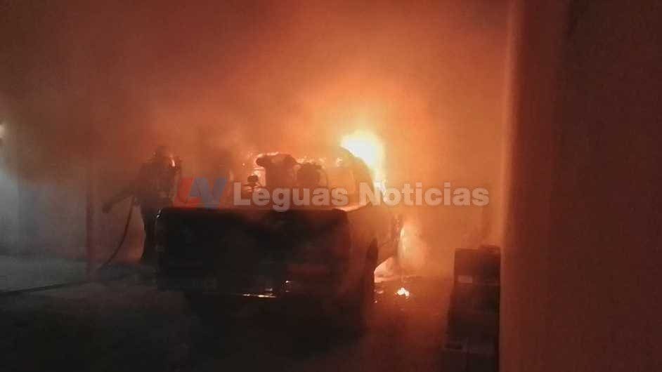 Villa Cañás: Se incendiaron dos vehículos durante la noche