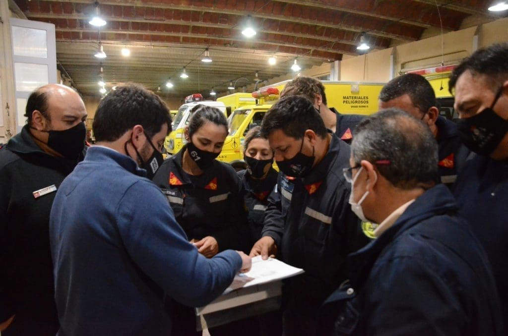 Venado Tuerto: El intendente Chiarella oficializó la donación de un terreno a Bomberos Voluntarios