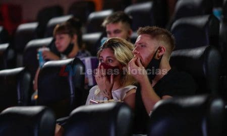 Otorgan $5000 a jóvenes de bajos recursos para usar en cines, recitales y “bienes y servicios culturales”