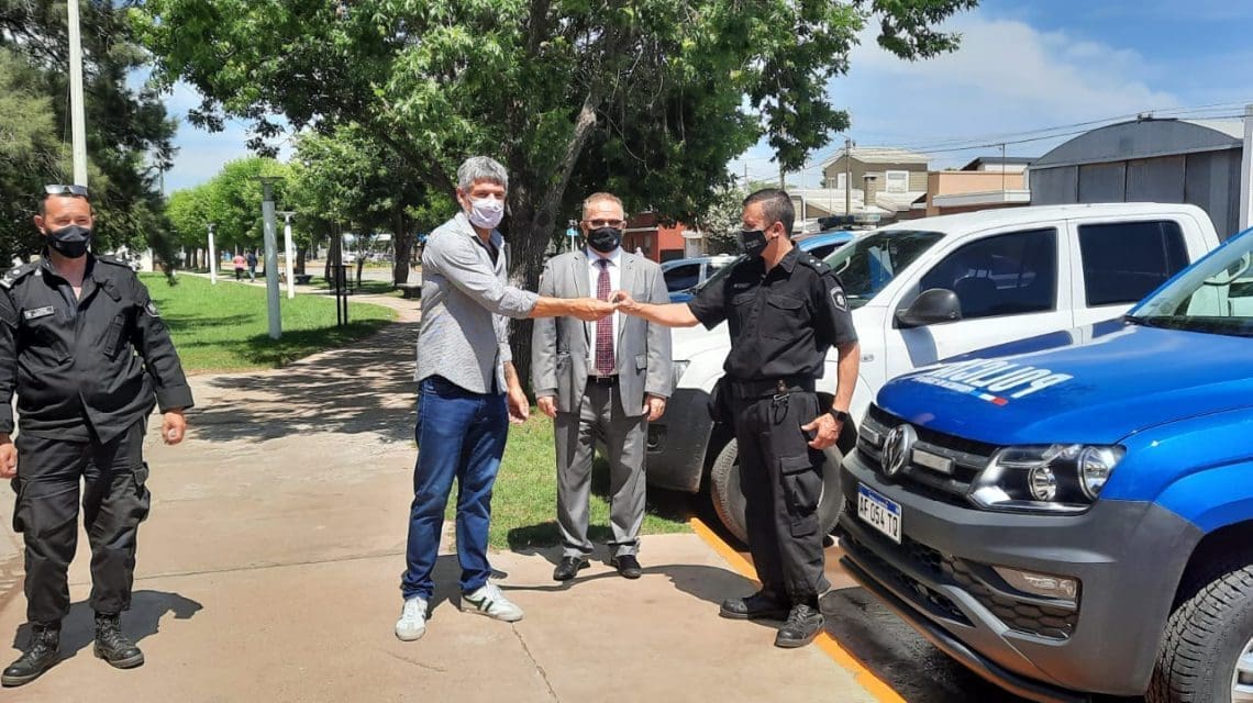 La provincia continúa con la entrega de camionetas en el sur santafesino La provincia continúa con la entrega de camionetas en el sur santafesino