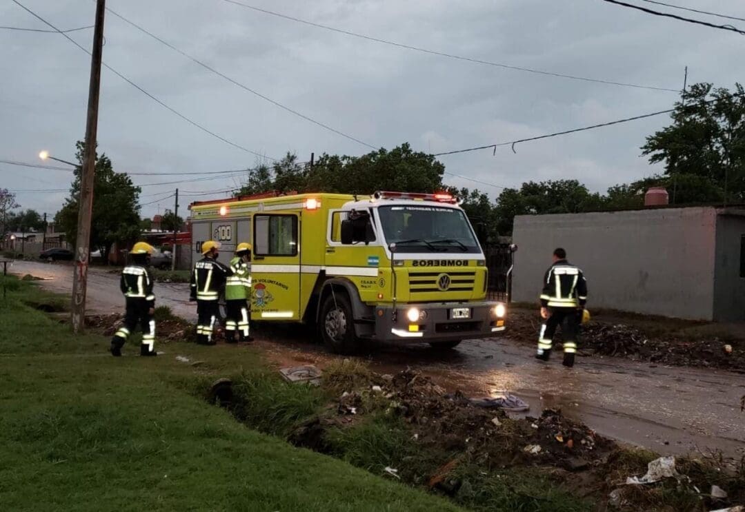 Venado Tuerto: Las cuadrillas del gobierno municipal sigue trabajando en los barrios tras la fuerte tormenta Venado Tuerto: Las cuadrillas del gobierno municipal sigue trabajando en los barrios tras la fuerte tormenta