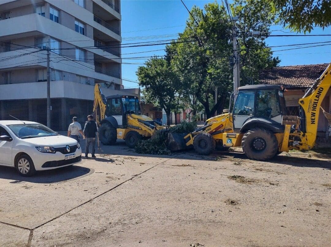 Venado Tuerto: Las cuadrillas del gobierno municipal sigue trabajando en los barrios tras la fuerte tormenta Venado Tuerto: Las cuadrillas del gobierno municipal sigue trabajando en los barrios tras la fuerte tormenta