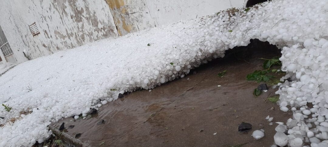 Villa Cañás: Fuerte temporal de viento, granizo y lluvias causa importantes daños Villa Cañás: Fuerte temporal de viento, granizo y lluvias causa importantes daños