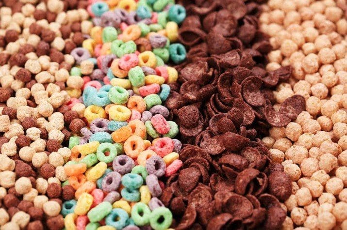 Nutrición: Etiquetado frontal de los 10 productos "saludables" que van a tener sellos negros
