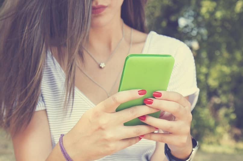 Villa Cañás: Una mujer fue estafada por WhatsApp en 140 mil pesos al intentar comprar dólares