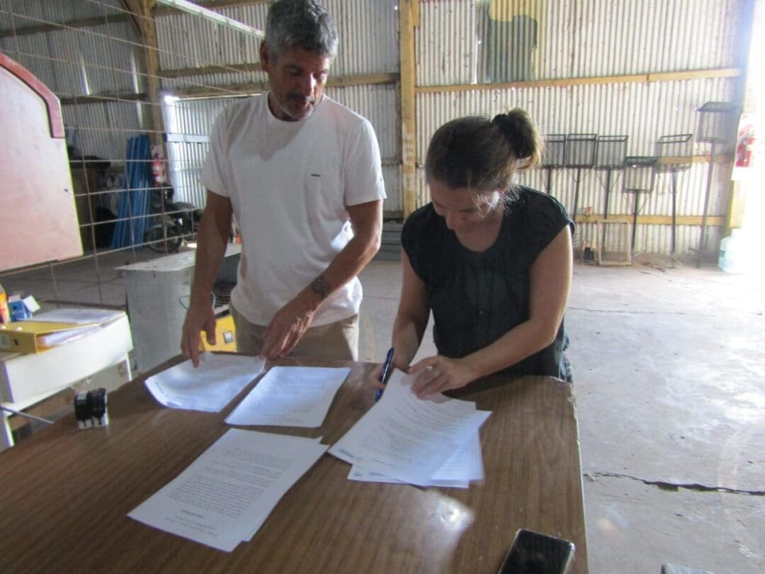 María Teresa repara elementos ortopédicos y los brinda para ser usados de forma gratuita