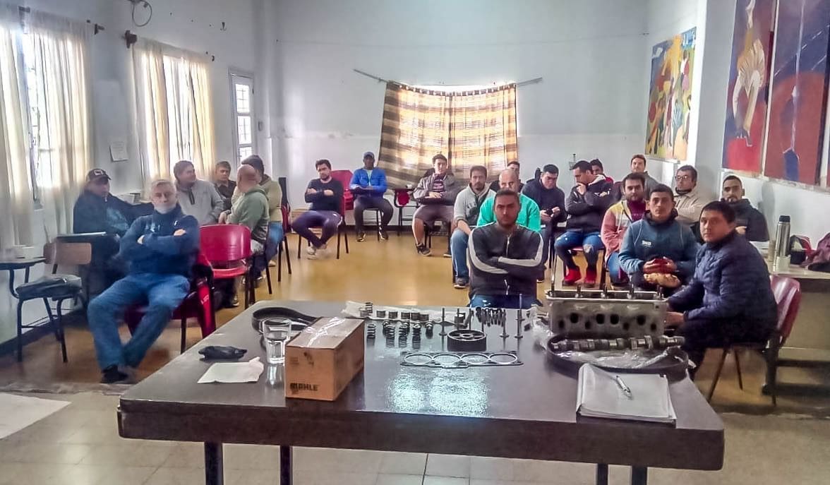 Comenzaron las clases prácticas del Curso de Mecánica de motores impulsado por el senador Enrico y FAATRA Comenzaron las clases prácticas del Curso de Mecánica de motores impulsado por el senador Enrico y FAATRA