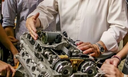 Comenzaron las clases prácticas del Curso de Mecánica de motores impulsado por el senador Enrico y FAATRA