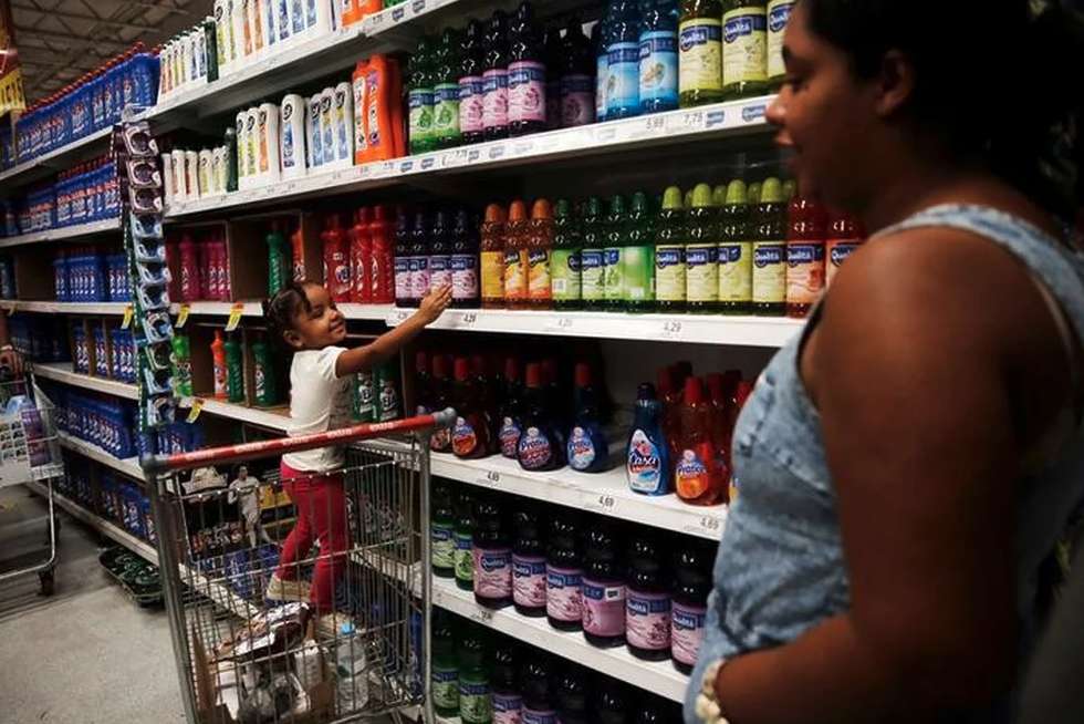 Reintegro en las compras con tarjeta de débito: la AFIP aumentó los montos para jubilados y beneficiarios de planes Reintegro en las compras con tarjeta de débito: la AFIP aumentó los montos para jubilados y beneficiarios de planes