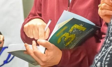 El senador Enrico presentó junto a las escritoras de Sancti Spíritu el libro de historia "31"