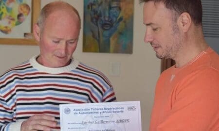 Continúa la capacitación gratuita en la región con nuevos graduados en mecánica del automotor