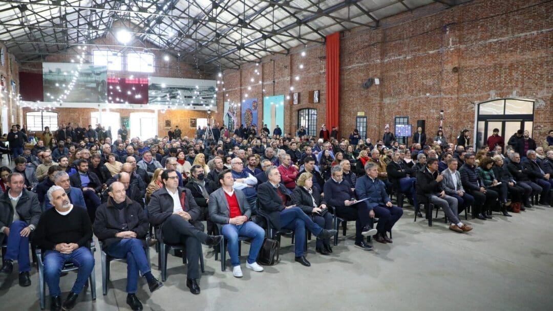 Deuda histórica: Omar Perotti se reunió con intendentes y presidentes comunales