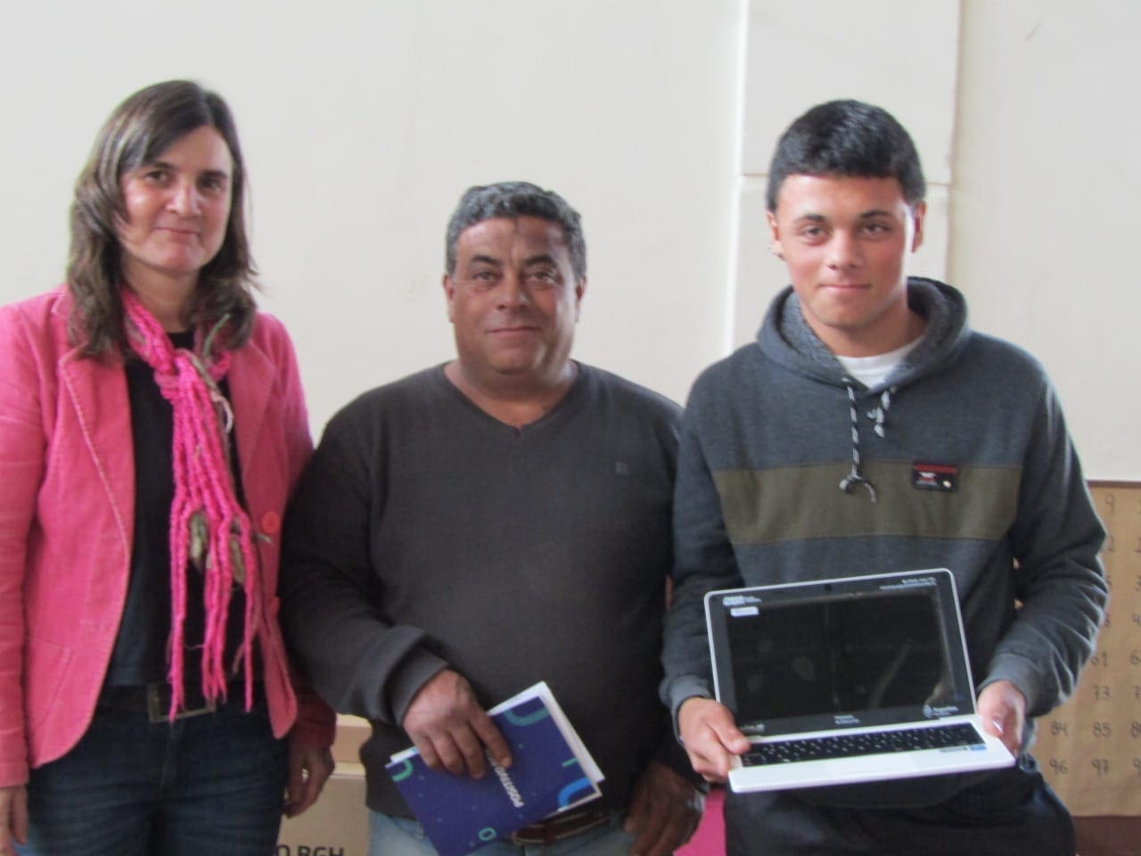 Conectar Igualdad: Alumnos de la EESO 244 de María Teresa recibieron su netbook