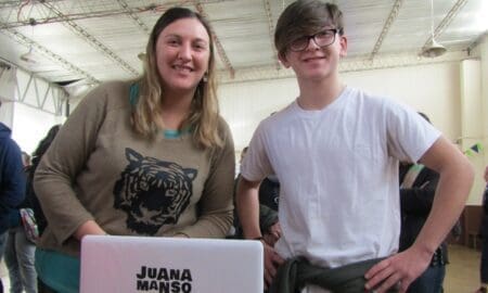 Conectar Igualdad: Alumnos de la EESO 244 de María Teresa recibieron su netbook
