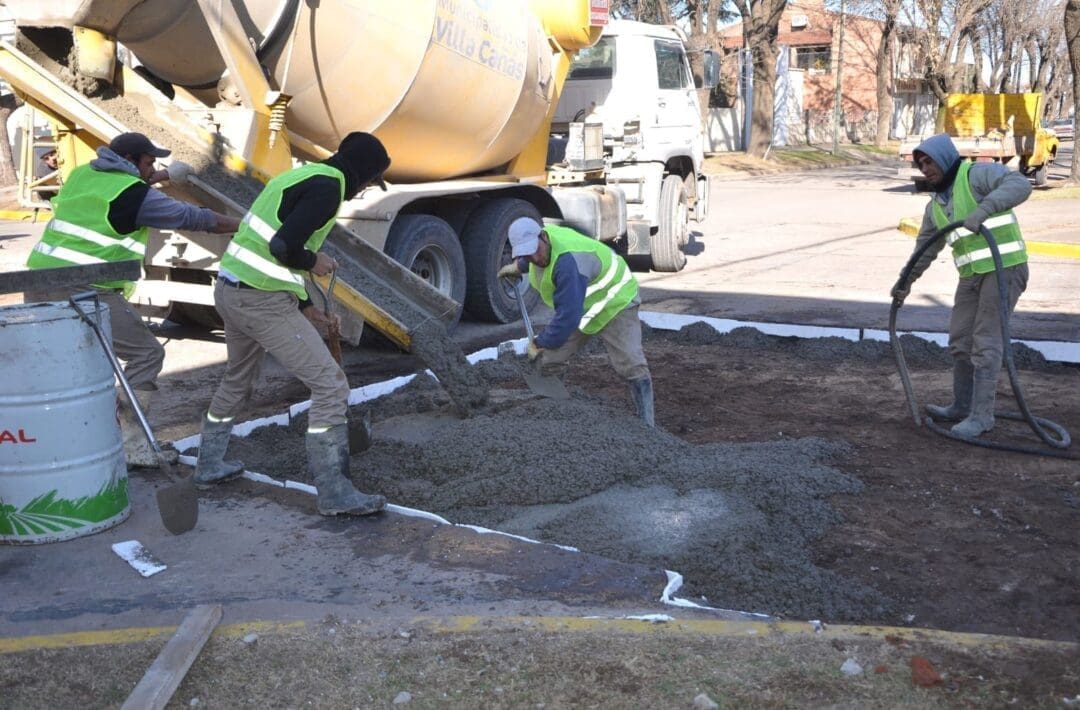 Villa Cañás: Continúa el plan de obras públicas con trabajos de bacheo