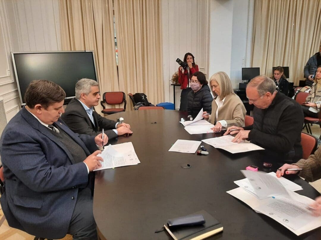 Villa Cañás: Firma de acta acuerdo con la UNR y la UNL Villa Cañás: Firma de acta acuerdo con la UNR y la UNL