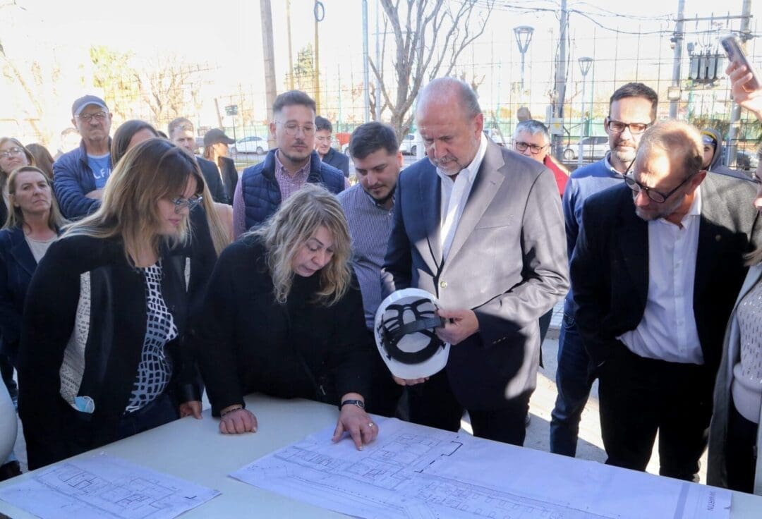 Firmat: Perotti recorrió las obras de reforma y ampliación del hospital "San Martín"