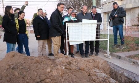 Perotti recorrió la obra de extensión de las redes cloacales de Firmat