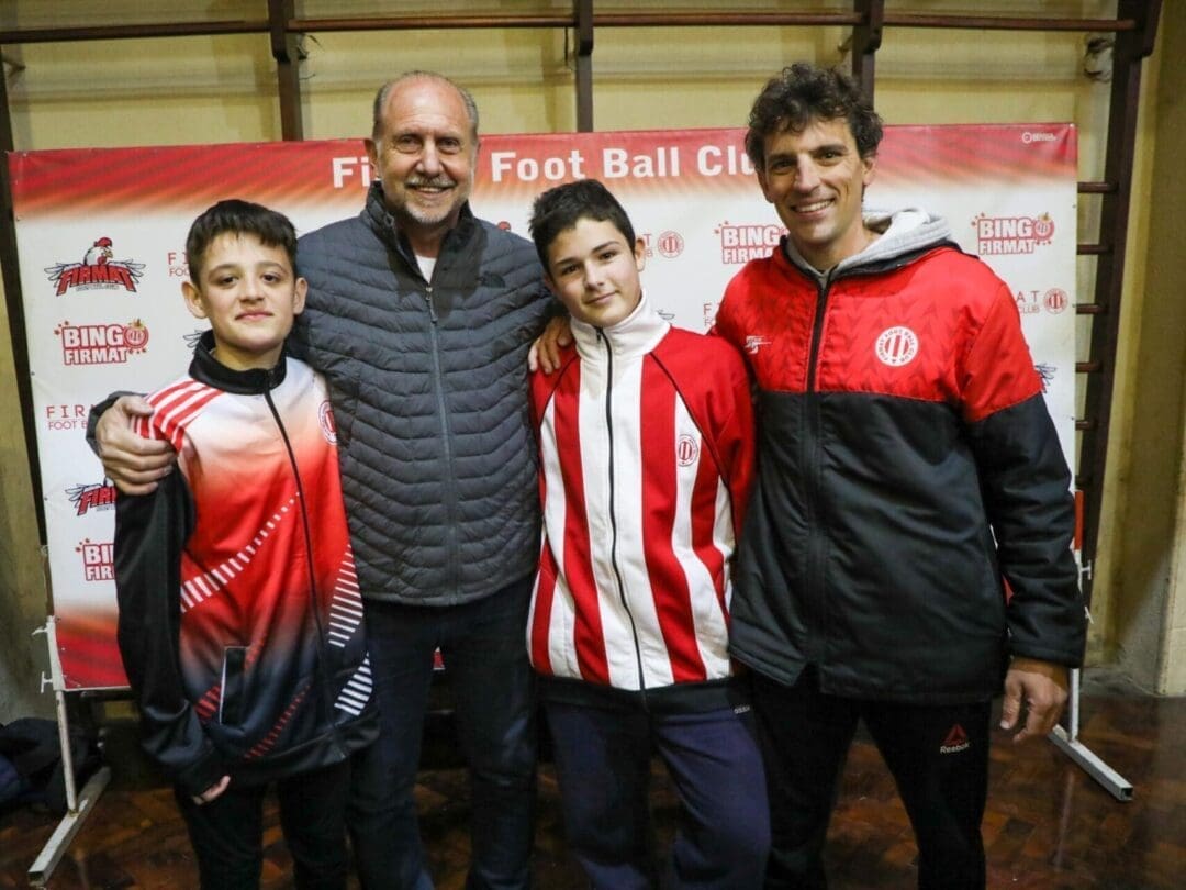 Perotti recorrió la obra de extensión de las redes cloacales de Firmat Perotti recorrió la obra de extensión de las redes cloacales de Firmat