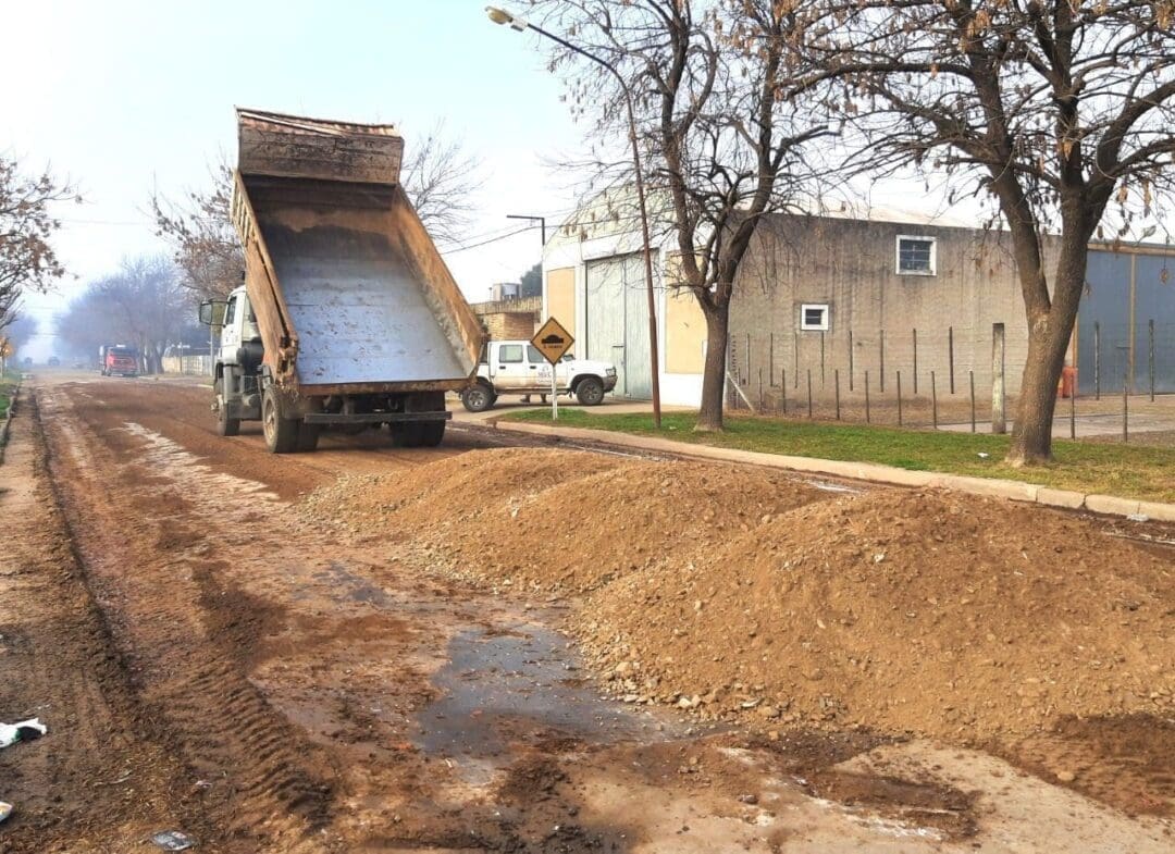Villa Cañás: Cordón cuneta y colocación de piedras