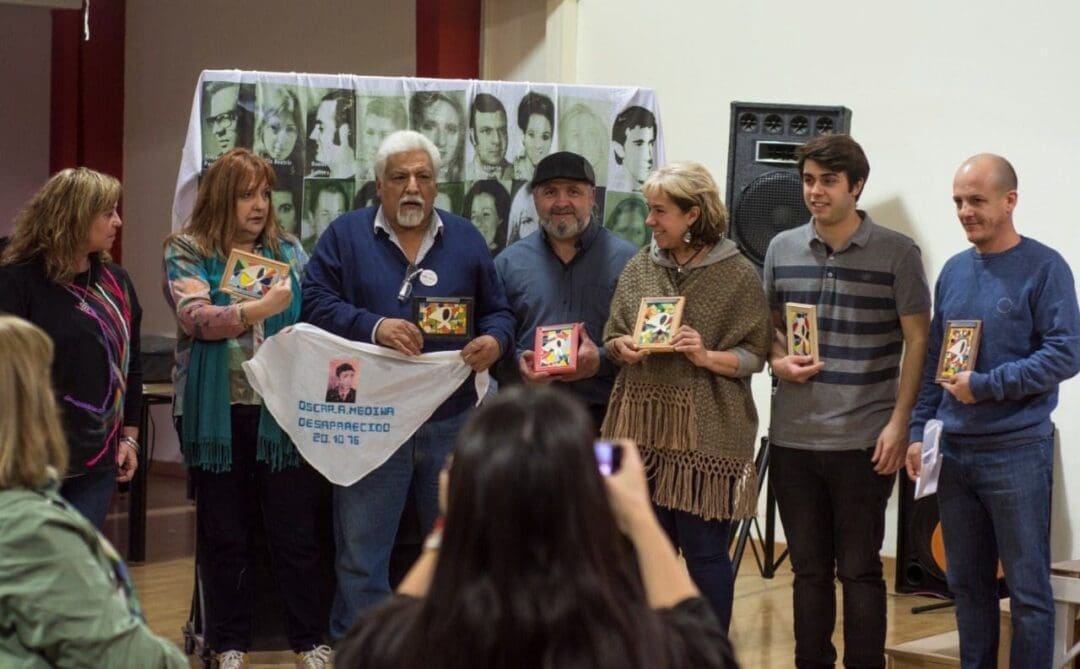 Reconocimiento a la memoria de Analía Arriola, docente desaparecida de Villa Cañás
