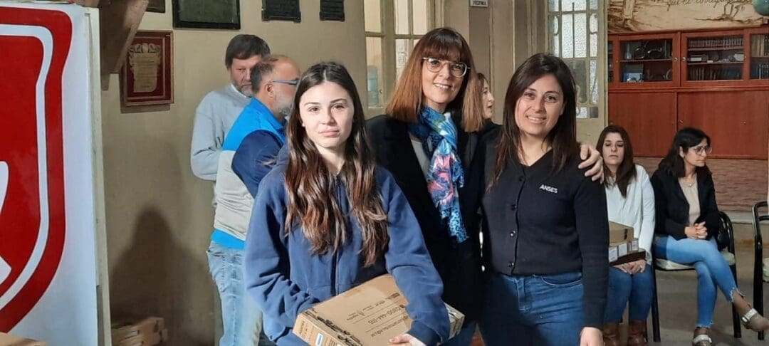 Conectar Igualdad: Se entregaron 59 netbooks a alumnos de la Escuela Nº 38 de Villa Cañás Conectar Igualdad: Se entregaron 59 netbooks a alumnos de la Escuela Nº 38 de Villa Cañás