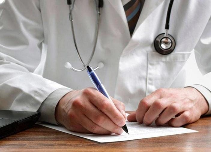 Enrico impulsa proyecto de Ley para jerarquizar el rol de directores en los Centros de Salud