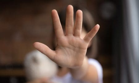 Hughes: Ordenaron la prisión preventiva de un policía al que se investiga por abusar sexualmente de una adolescente