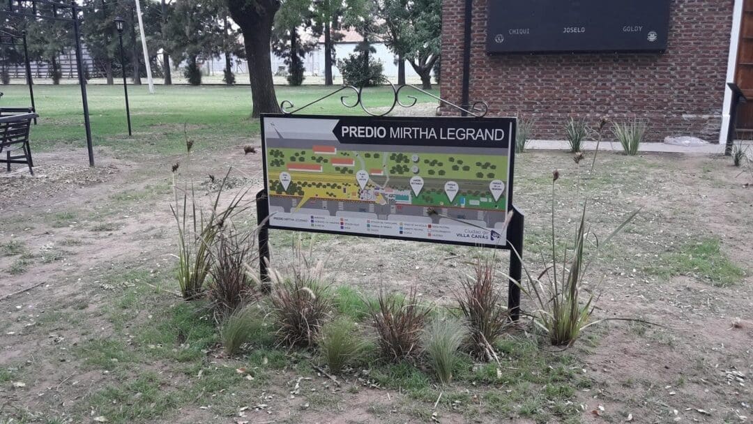 Villa Cañás: El municipio retiró la estatua de Mirtha Legrand Villa Cañás: El municipio retiró la estatua de Mirtha Legrand