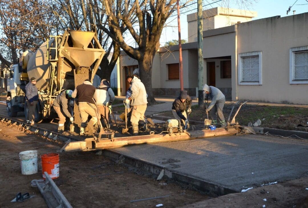 Villa Cañás: Obra Públicas comenzó la pavimentación de Calle 52
