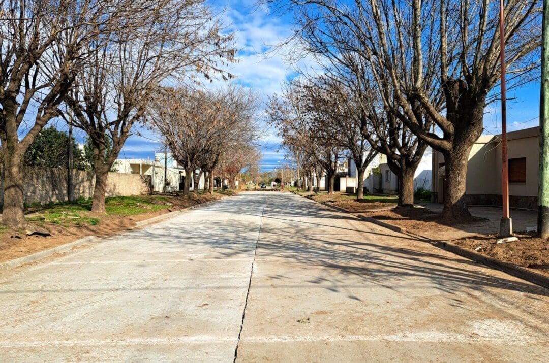 Villa Cañás: La obra pública no se detiene, comenzó a pavimentarse la Calle 56 entre 61 y 63 Villa Cañás: La obra pública no se detiene, comenzó a pavimentarse la Calle 56 entre 61 y 63