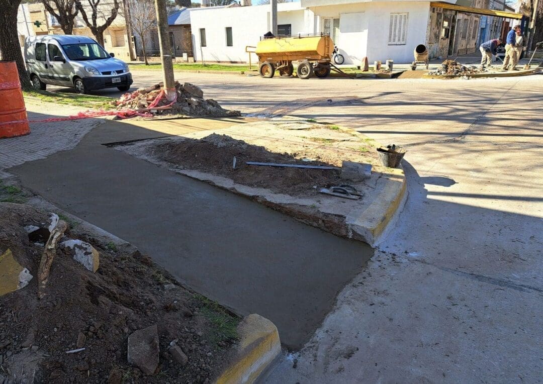 Villa Cañás: Se construyen nuevas rampas en Calle 53 y 54 Villa Cañás: Se construyen nuevas rampas en Calle 53 y 54