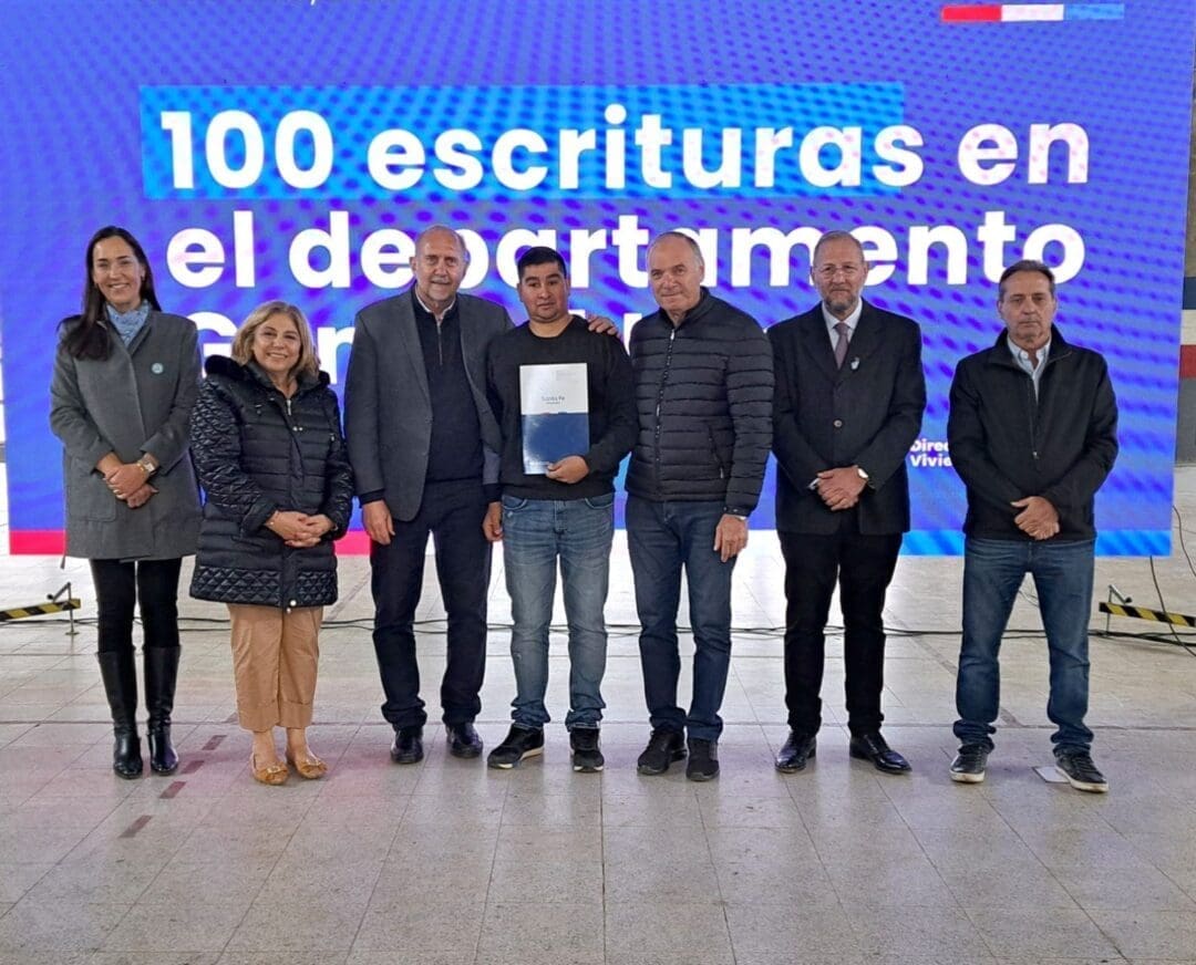 Villa Cañás: Cuatro familias cañaseñas recibieron escrituras Villa Cañás: Cuatro familias cañaseñas recibieron escrituras